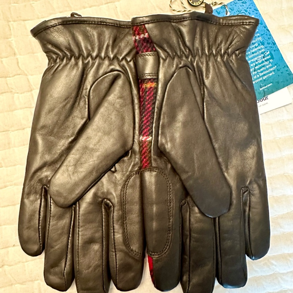 NEW! Barbour Men's Tartan Plaid Gloves in Red and Black - Picture 2 of 8